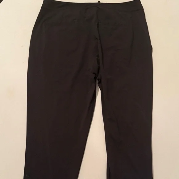 GUC - Lululemon Black Pants - Picture 7 of 8
